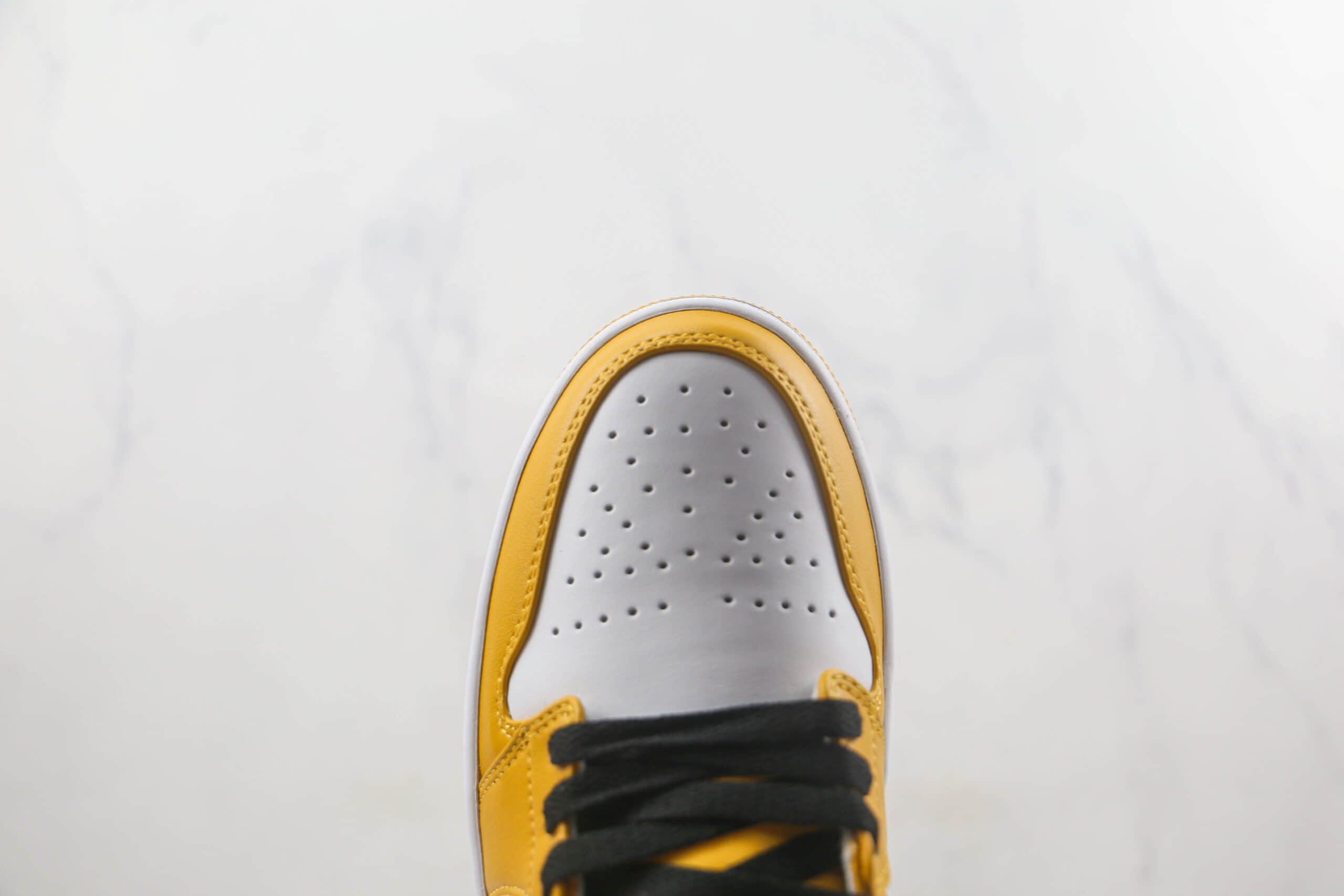 乔丹Air Jordan 1 Low莆田天花板纯原复刻版本低帮AJ1黑黄色板鞋原楦头纸板打造 货号：553558-701